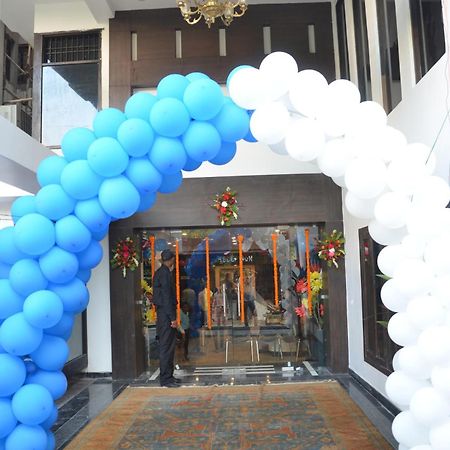 Hotel Park Plaza Varanasi Exterior foto